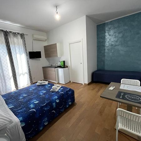 Mezzaluna Guest House บาโรนิสซี ภายนอก รูปภาพ